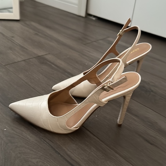 Express Heels - Picture 5 of 5